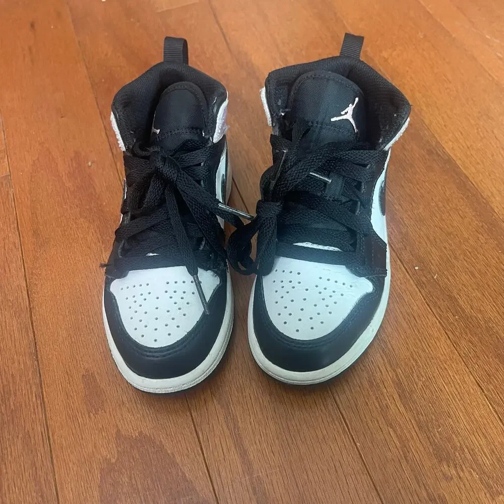 11c Air Jordan 1 Mid SE 'Zen Master' Sneaker